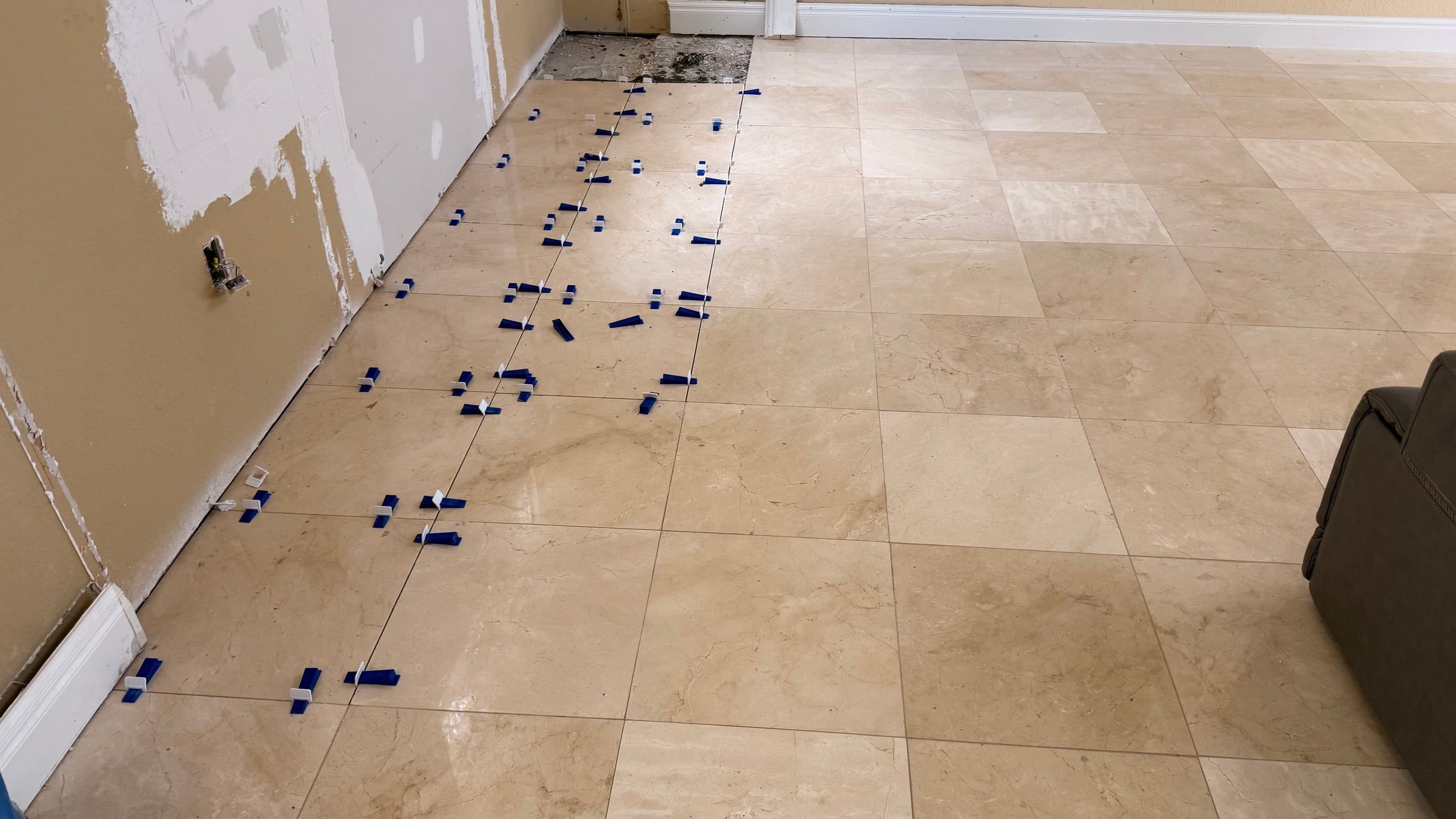 Double-Height Porcelain Slab Media Wall in Sarasota, FL — photo 4 of 17