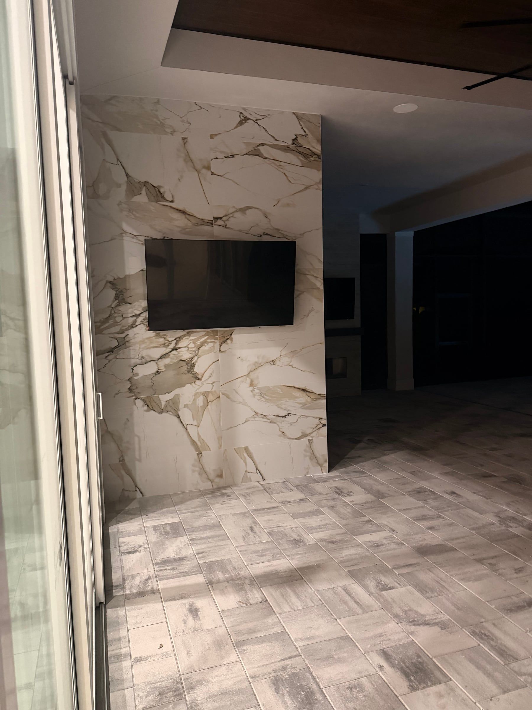 Porcelain Slab Accent Wall in Winter Garden, FL — photo 4 of 4